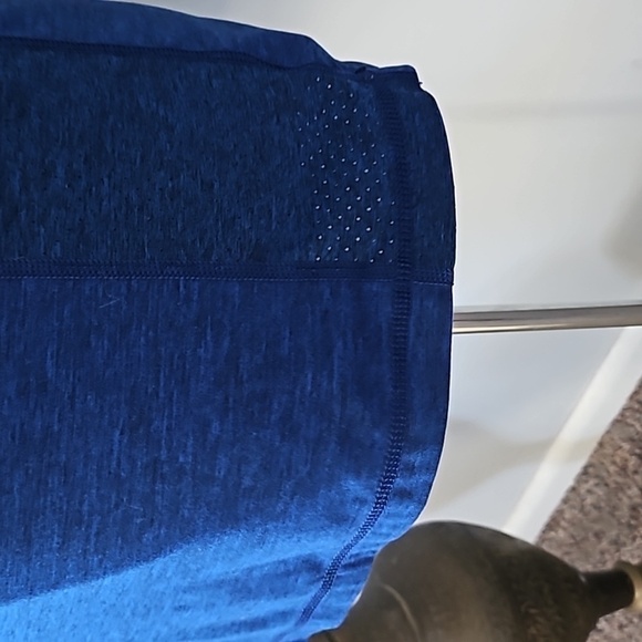 American Eagle Active Extreme Flex Heathered Blue and Black Short Sleeve Tee - Picture 8 of 12